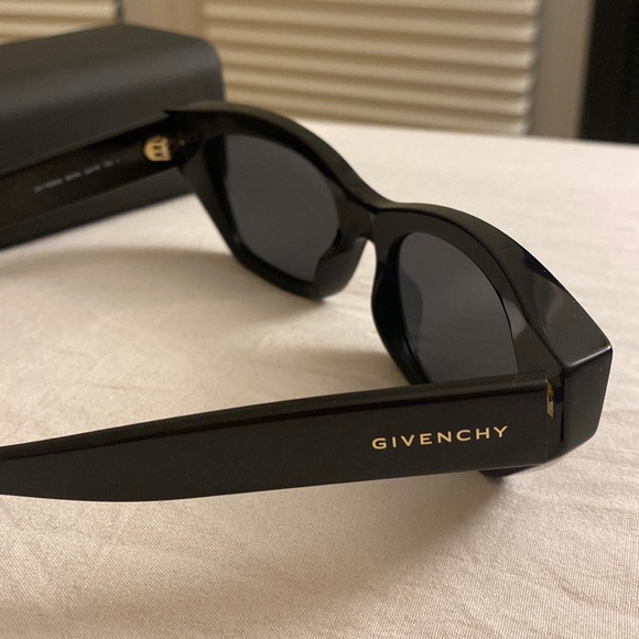 Givenchy rectangle sunglasses - Picture 3 of 5